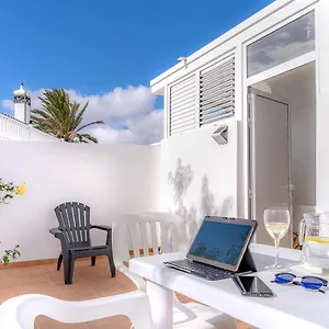 https://apartamentos-sussa.in-canary-islands.com