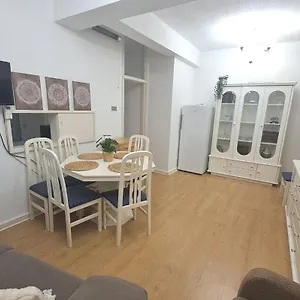 https://best-location-2-bed2-bath-w-lift-in-town.es-andalucia.com